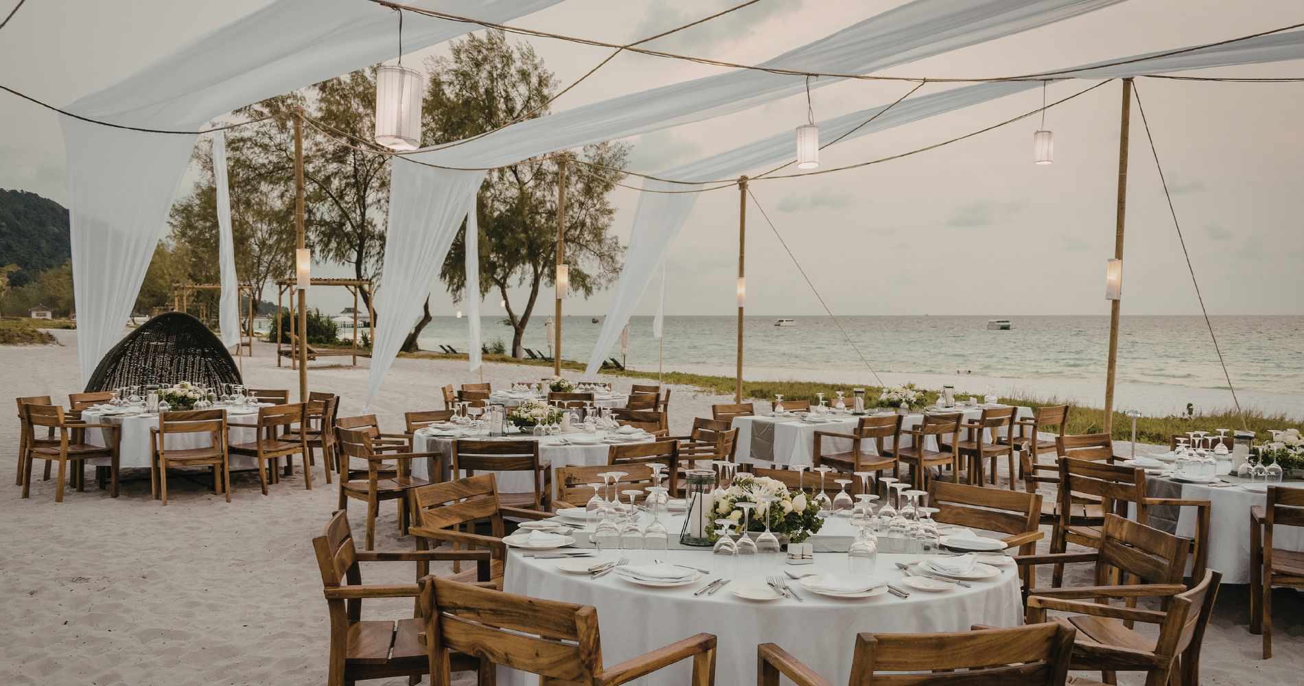 Beach wedding reception dinner